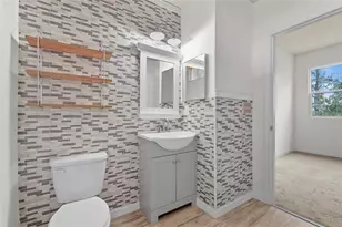 5600 Bentgrass Dr, Sarasota, FL 34235 - Photo 10