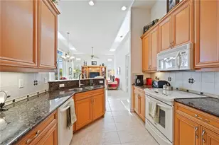 6514 41st Ct E, Sarasota, FL 34243 - Photo 8