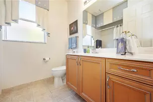 6514 41st Ct E, Sarasota, FL 34243 - Photo 14