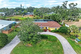 3310 Mineola Dr, Sarasota, FL 34239 - Photo 4