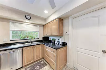 3310 Mineola Drive, Sarasota, FL 34239 - Photo 8