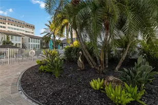 1055 W Peppertree Dr, Sarasota, FL 34242 - Photo 8
