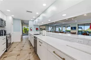 1055 W Peppertree Dr, Sarasota, FL 34242 - Photo 10