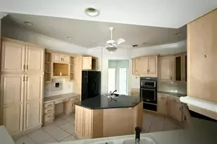 7430 Weeping Willow Dr, Sarasota, FL 34241 - Photo 10