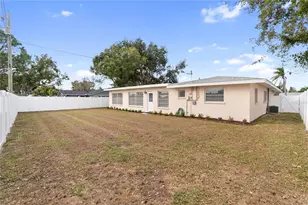 6637 Bowline Dr, Sarasota, FL 34231 - Photo 14