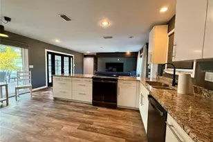 2126 Craft Ln, Sarasota, FL 34239 - Photo 6