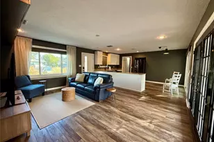 2126 Craft Ln, Sarasota, FL 34239 - Photo 2