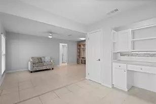 3801 42nd St W, Bradenton, FL 34205 - Photo 8