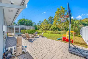 1862 Del Robles Dr, Clearwater, FL 33764 - Photo 48