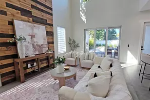 2475 Bay St, Sarasota, FL 34237 - Photo 10