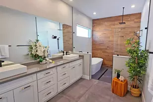 2475 Bay St, Sarasota, FL 34237 - Photo 24