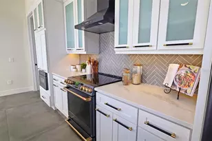 2475 Bay St, Sarasota, FL 34237 - Photo 20