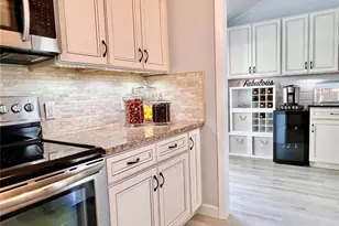 7801 Ontario St Cir, Sarasota, FL 34243 - Photo 10