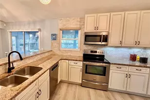 7801 Ontario St Cir, Sarasota, FL 34243 - Photo 10