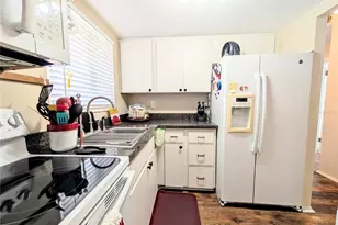 2328 Canal Dr, Bradenton, FL 34207 - Photo 4