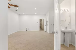 7928 Limestone Ln, Sarasota, FL 34233 - Photo 8