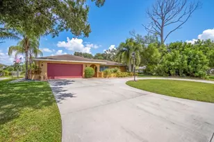 5409 Palm Aire Dr, Sarasota, FL 34243 - Photo 2
