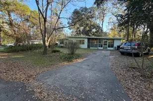 1505 NE 8th St, Gainesville, FL 32601 - Photo 2