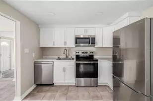 6051 Carlton Ave, Sarasota, FL 34231 - Photo 8