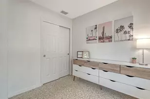 209 Briggs Ct, Sarasota, FL 34237 - Photo 26