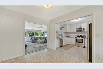 209 Briggs Court, Sarasota, FL 34237 - Photo 10