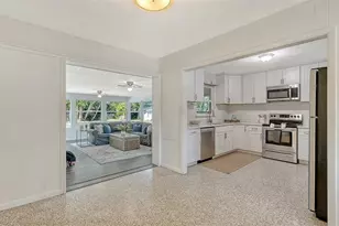 209 Briggs Ct, Sarasota, FL 34237 - Photo 10