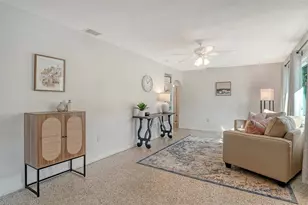 209 Briggs Ct, Sarasota, FL 34237 - Photo 4