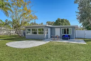 209 Briggs Ct, Sarasota, FL 34237 - Photo 36