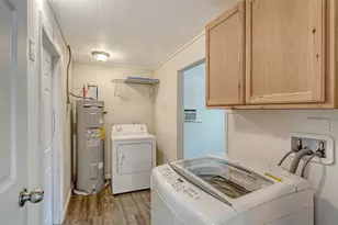 209 Briggs Ct, Sarasota, FL 34237 - Photo 30