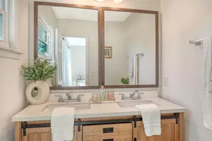 209 Briggs Ct, Sarasota, FL 34237 - Photo 20