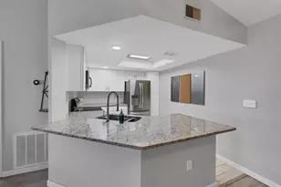 4148 Center Pointe Cir, Sarasota, FL 34233 - Photo 12