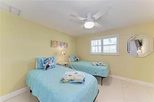 608 Hampshire Ln, Holmes Beach, FL 34217 - Photo 38