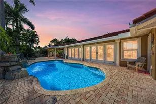 608 Hampshire Ln, Holmes Beach, FL 34217 - Photo 4
