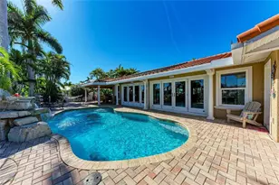 608 Hampshire Ln, Holmes Beach, FL 34217 - Photo 56