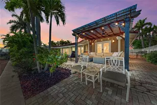 608 Hampshire Ln, Holmes Beach, FL 34217 - Photo 6