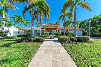 608 Hampshire Lane, Holmes Beach, FL 34217 - Photo 10