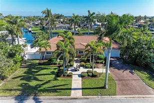 608 Hampshire Ln, Holmes Beach, FL 34217 - Photo 68