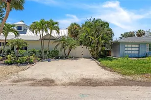 205 Peacock Ln, Holmes Beach, FL 34217 - Photo 36