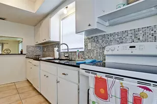 7811 43rd Ave Dr W, Bradenton, FL 34209 - Photo 8