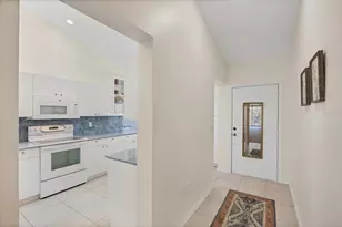 8735 Olde Hickory Ave, Sarasota, FL 34238 - Photo 6