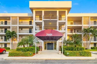 7461 W Country Club Drive #404, Sarasota, FL 34243 - Photo 2