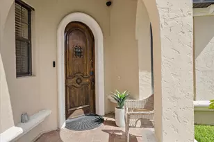 5624 Aaron Ct, Sarasota, FL 34232 - Photo 2