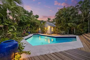 1917 Bahia Vista St, Sarasota, FL 34239 - Photo 2