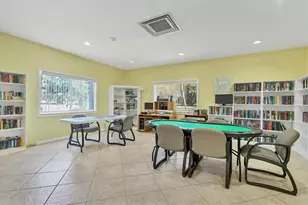 1310 Glen Oaks Dr E, Sarasota, FL 34232 - Photo 28