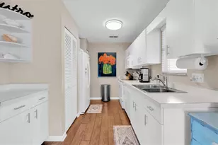 6250 Holmes Blvd, Holmes Beach, FL 34217 - Photo 12