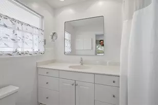 8632 Dunmore Dr, Sarasota, FL 34231 - Photo 22