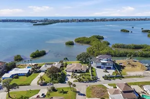 8632 Dunmore Dr, Sarasota, FL 34231 - Photo 2