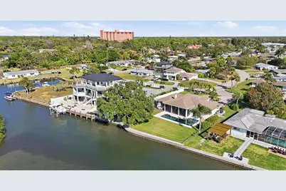 8632 Dunmore Drive, Sarasota, FL 34231 - Photo 4