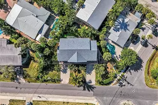 5708 Holmes Blvd, Holmes Beach, FL 34217 - Photo 4