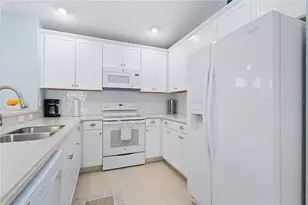 12642 Shimmering Oak Cir, Venice, FL 34293 - Photo 6